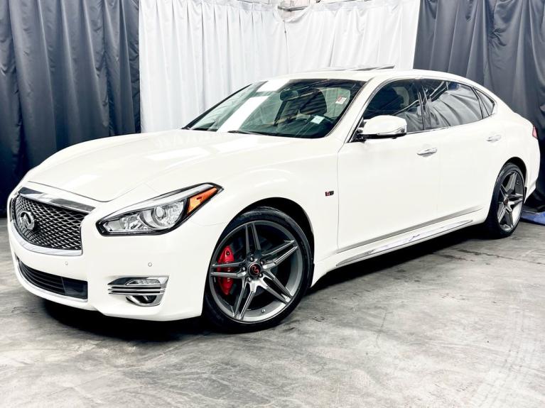 2016 INFINITI Q70L 5.6's photo