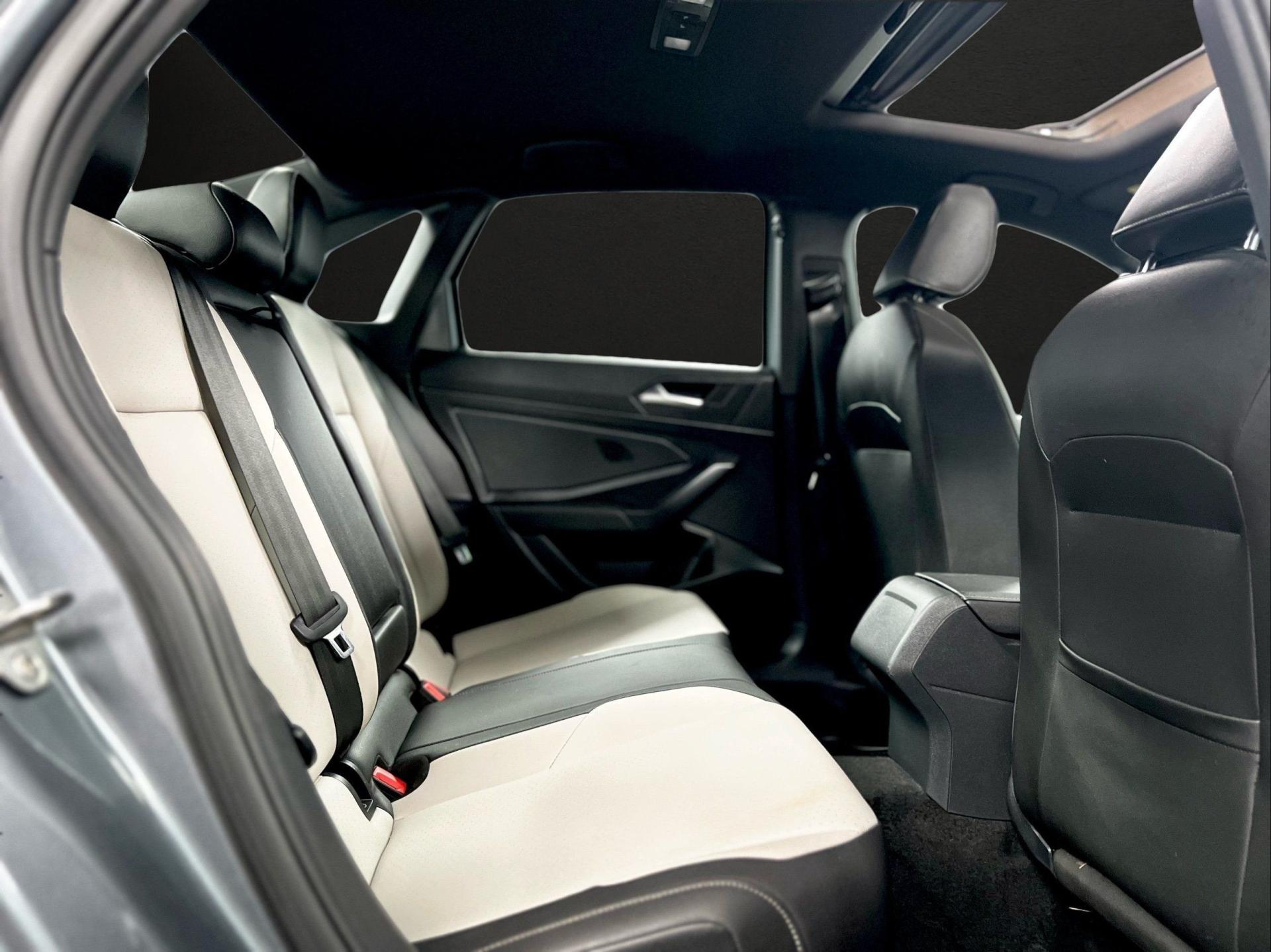 2020 Volkswagen Jetta R-Line - Photo 23