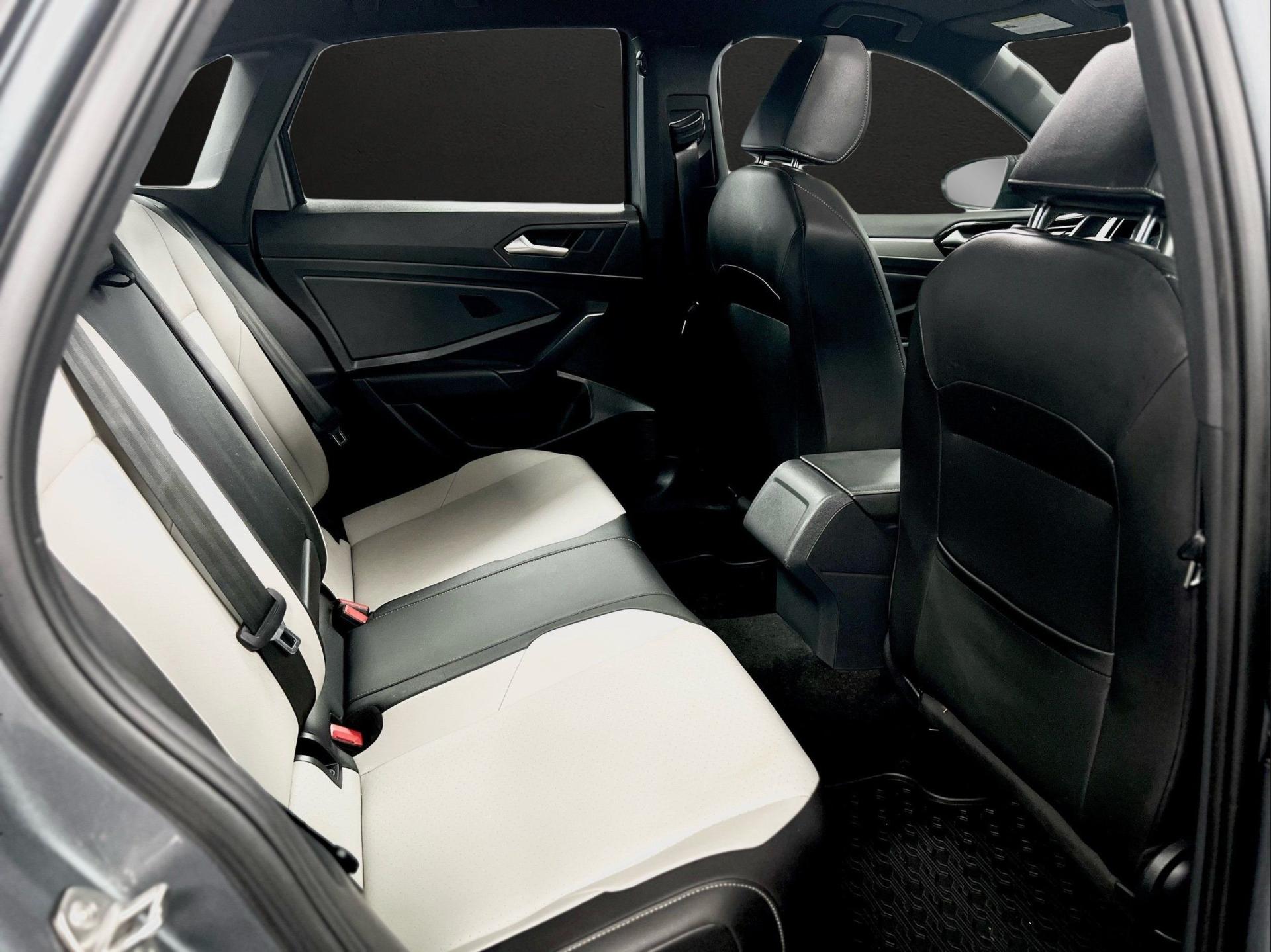 2020 Volkswagen Jetta R-Line - Photo 24