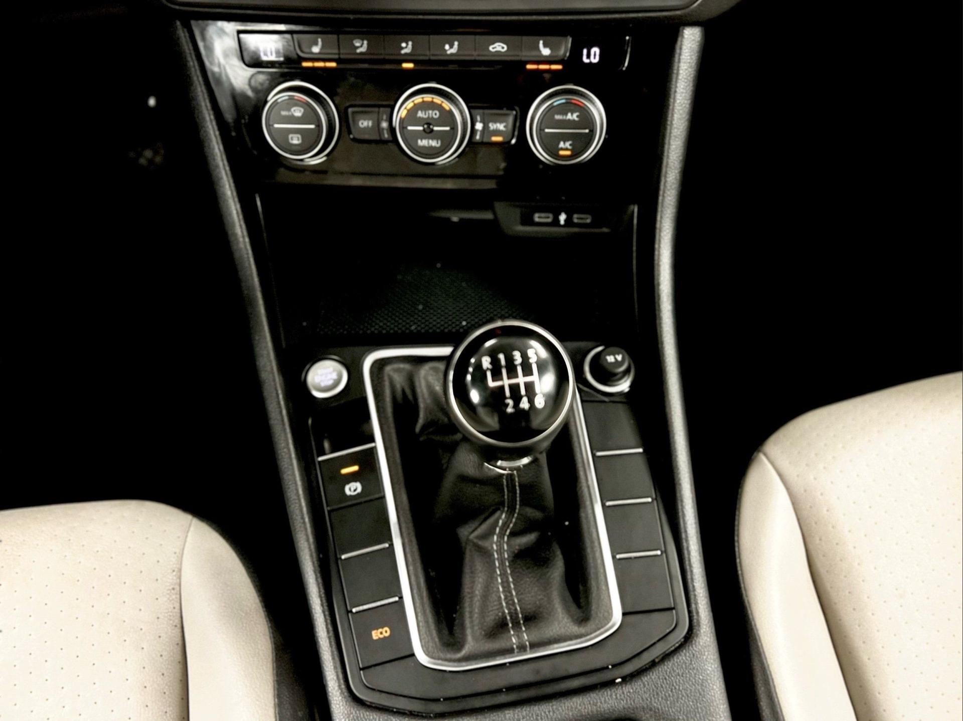 2020 Volkswagen Jetta R-Line - Photo 26