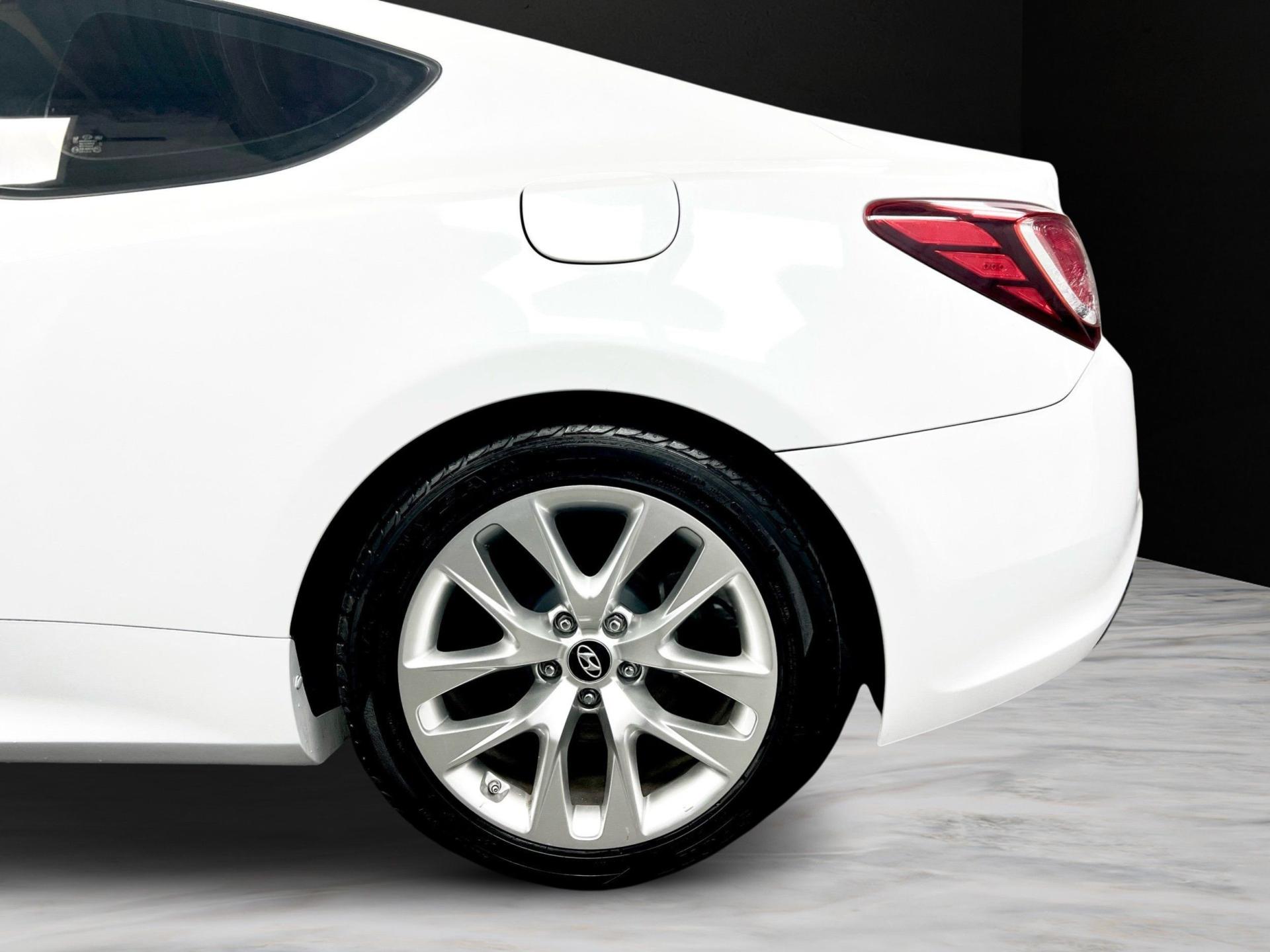 2016 Hyundai Genesis Coupe Base - Photo 12