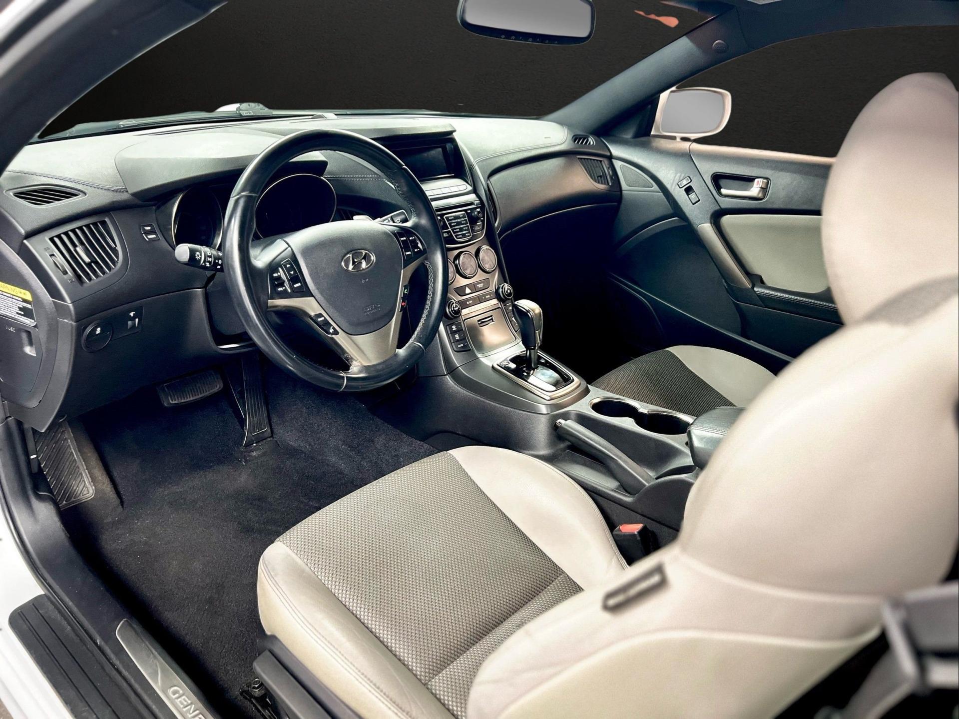 2016 Hyundai Genesis Coupe Base - Photo 14