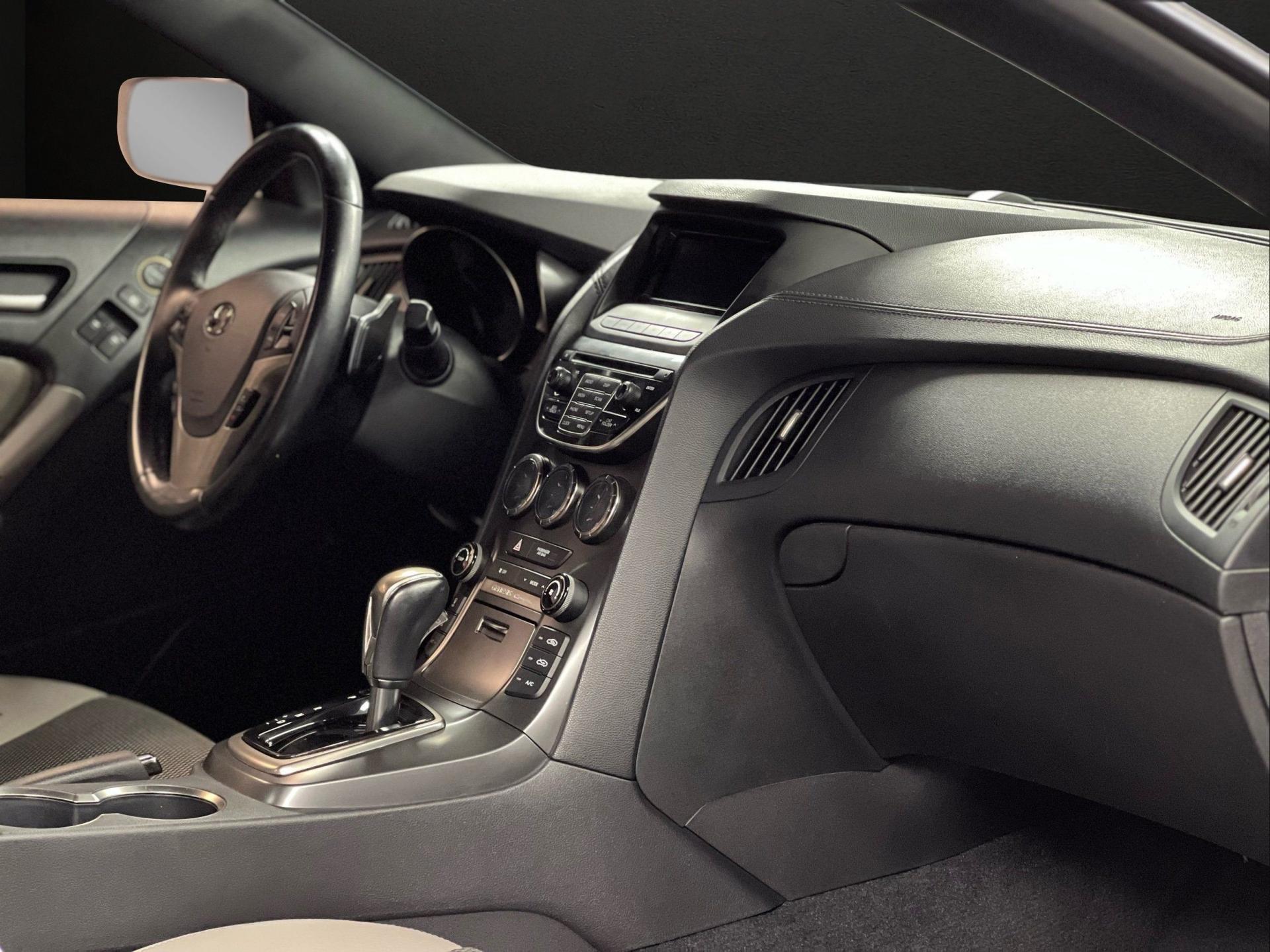 2016 Hyundai Genesis Coupe Base - Photo 17