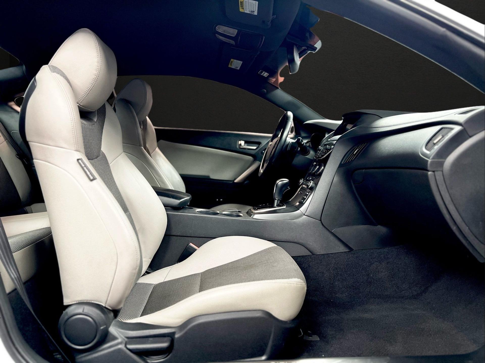 2016 Hyundai Genesis Coupe Base - Photo 18