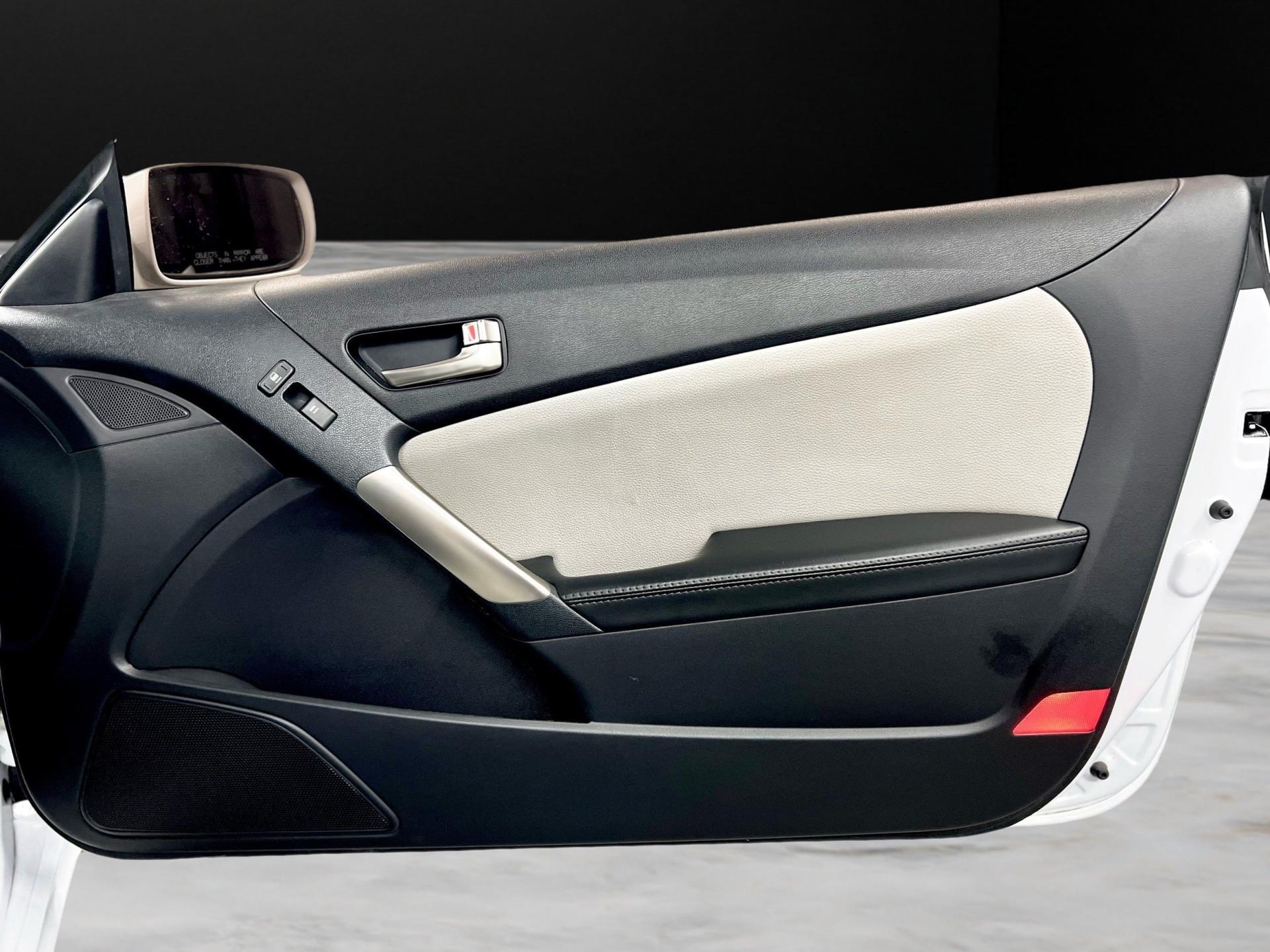 2016 Hyundai Genesis Coupe Base - Photo 28