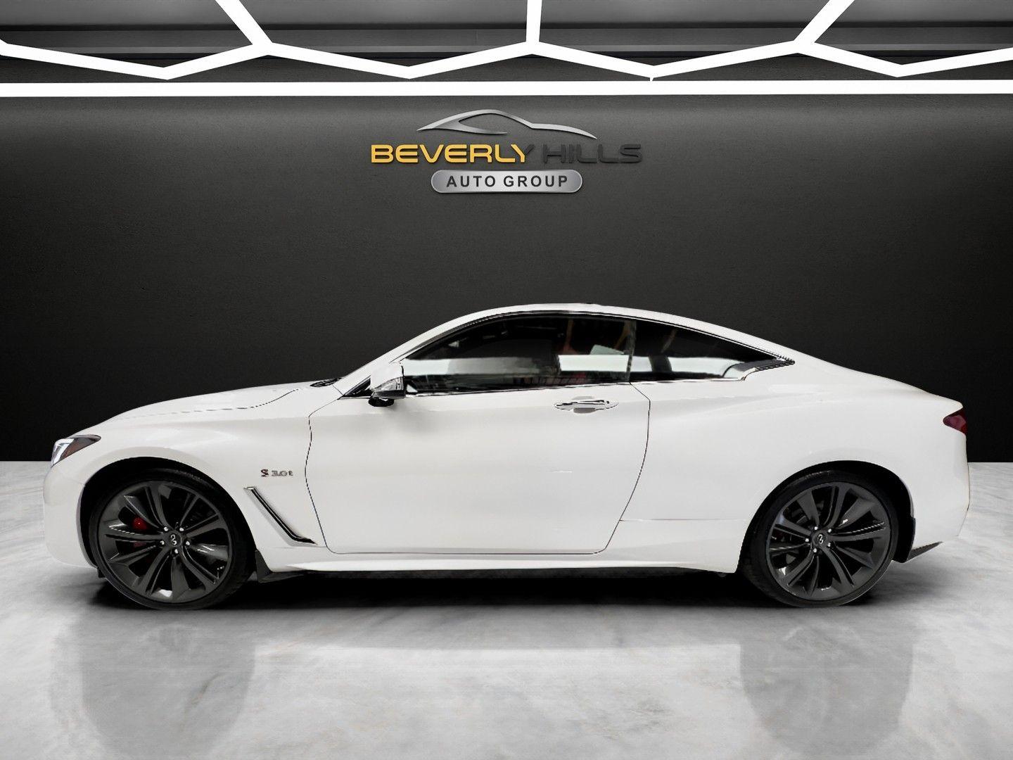 2018 INFINITI Q60 Coupe RED SPORT - Photo 2