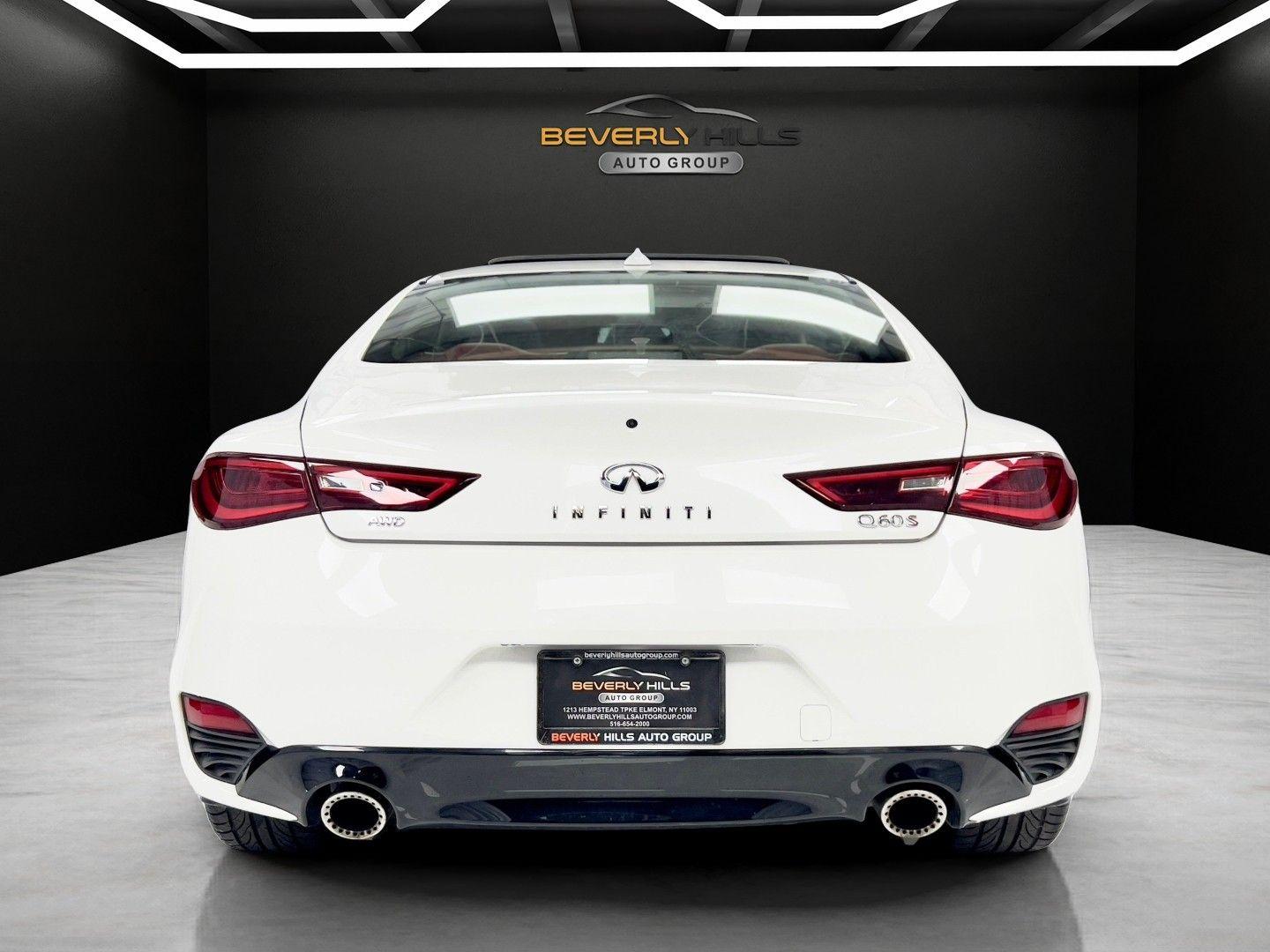 2018 INFINITI Q60 Coupe RED SPORT - Photo 4