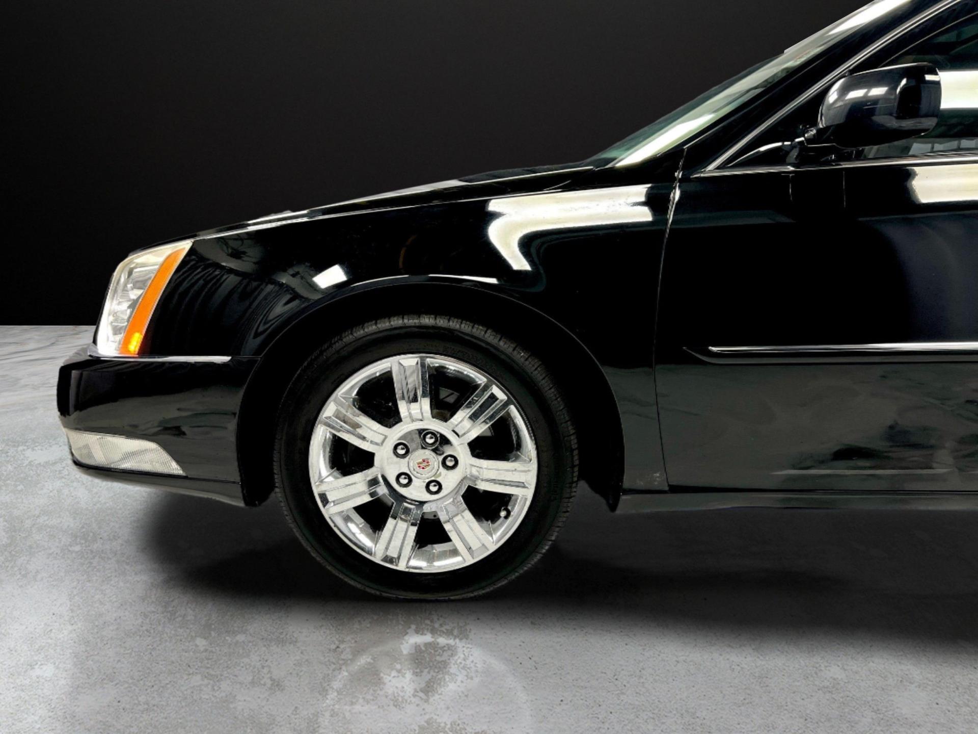 2011 Cadillac DTS Platinum Collection - Photo 12