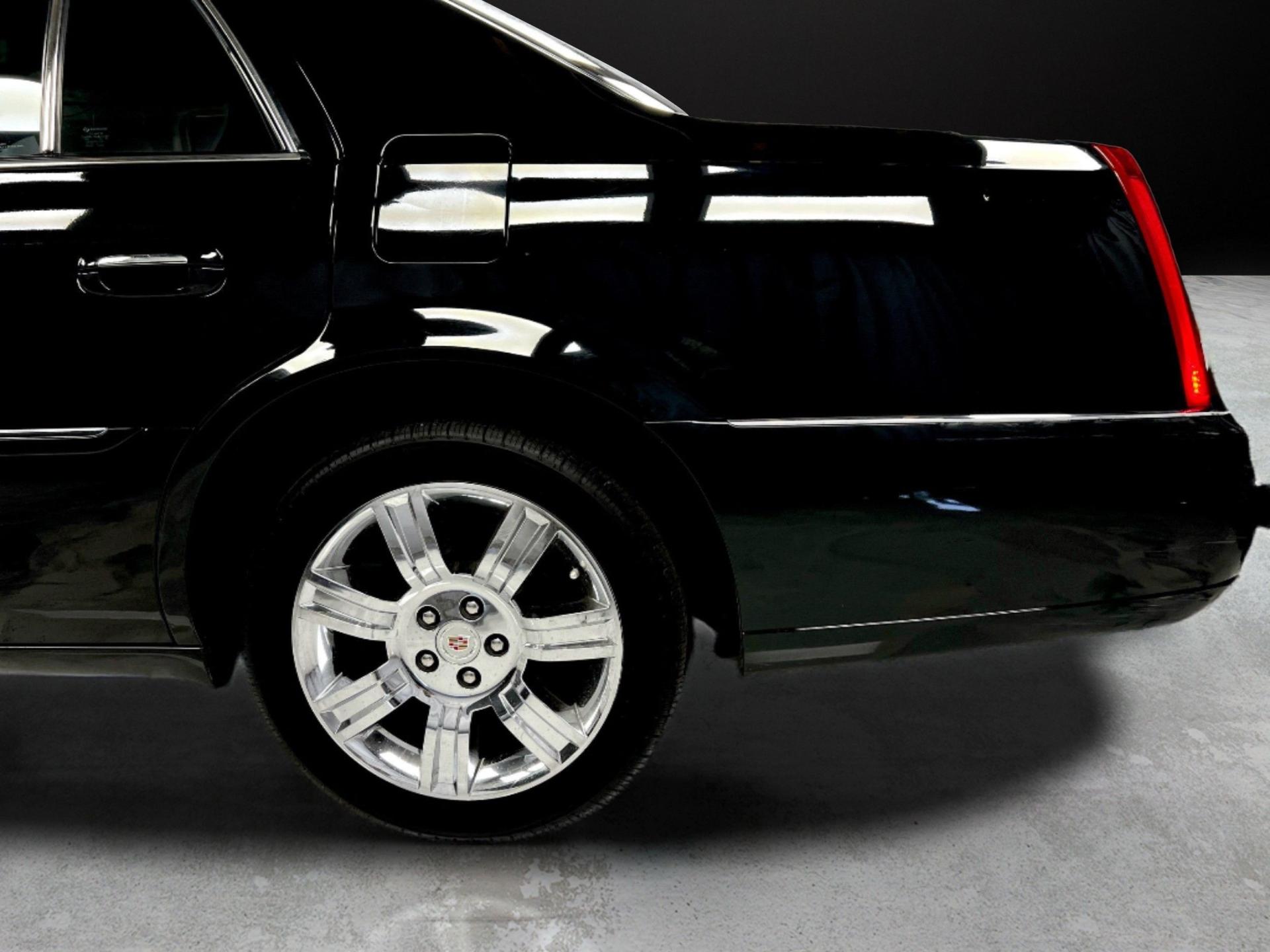 2011 Cadillac DTS Platinum Collection - Photo 13