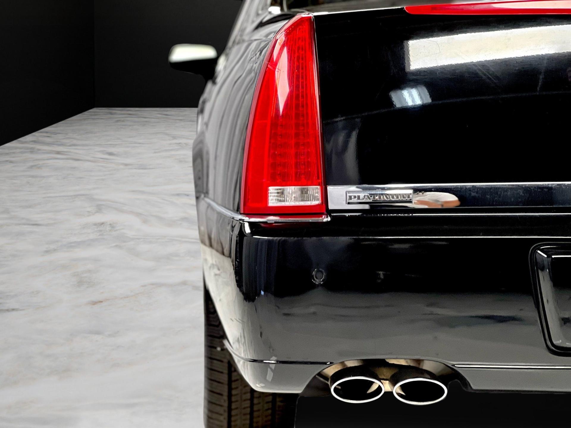 2011 Cadillac DTS Platinum Collection - Photo 14