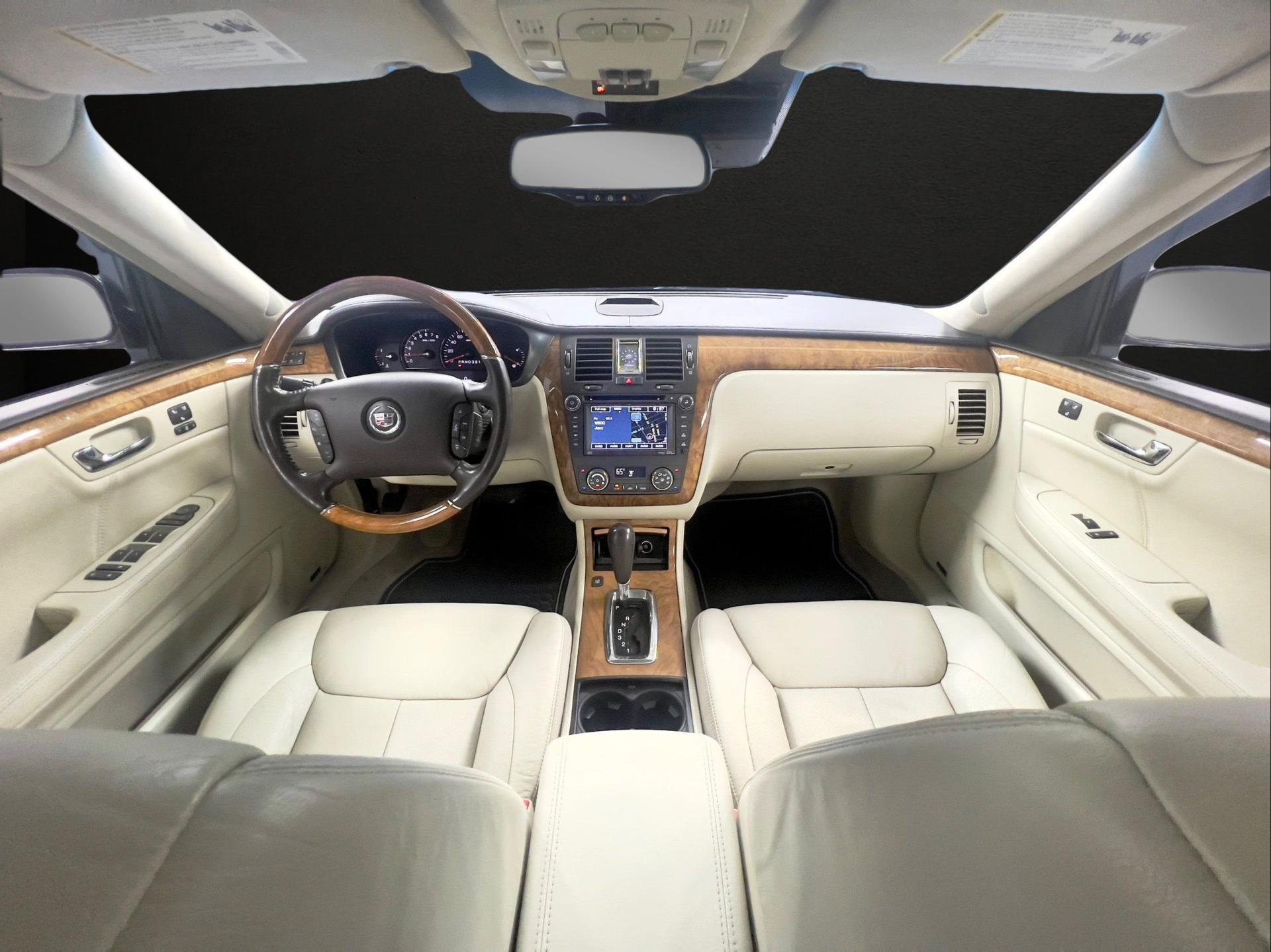 2011 Cadillac DTS Platinum Collection - Photo 18