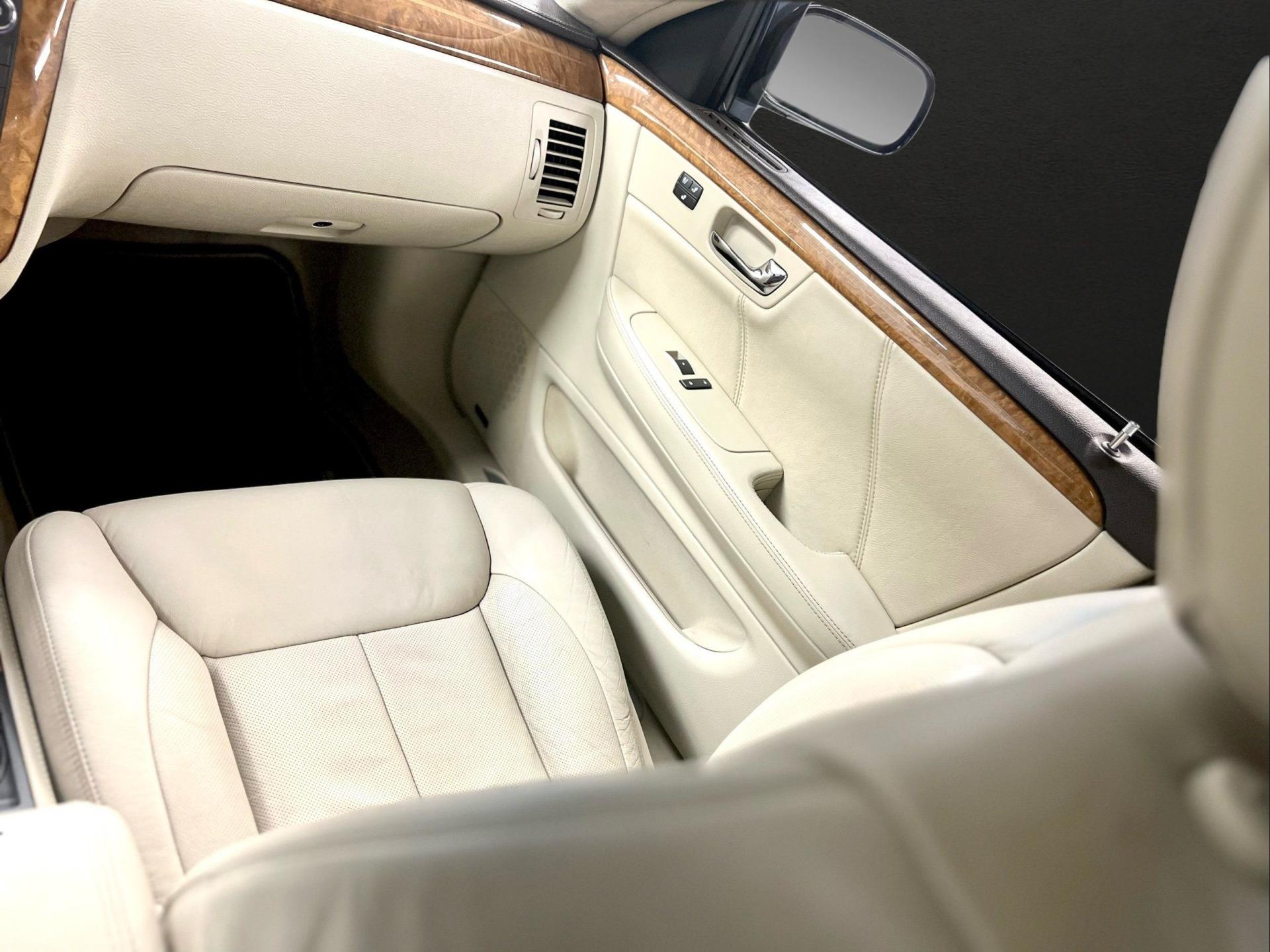 2011 Cadillac DTS Platinum Collection - Photo 20