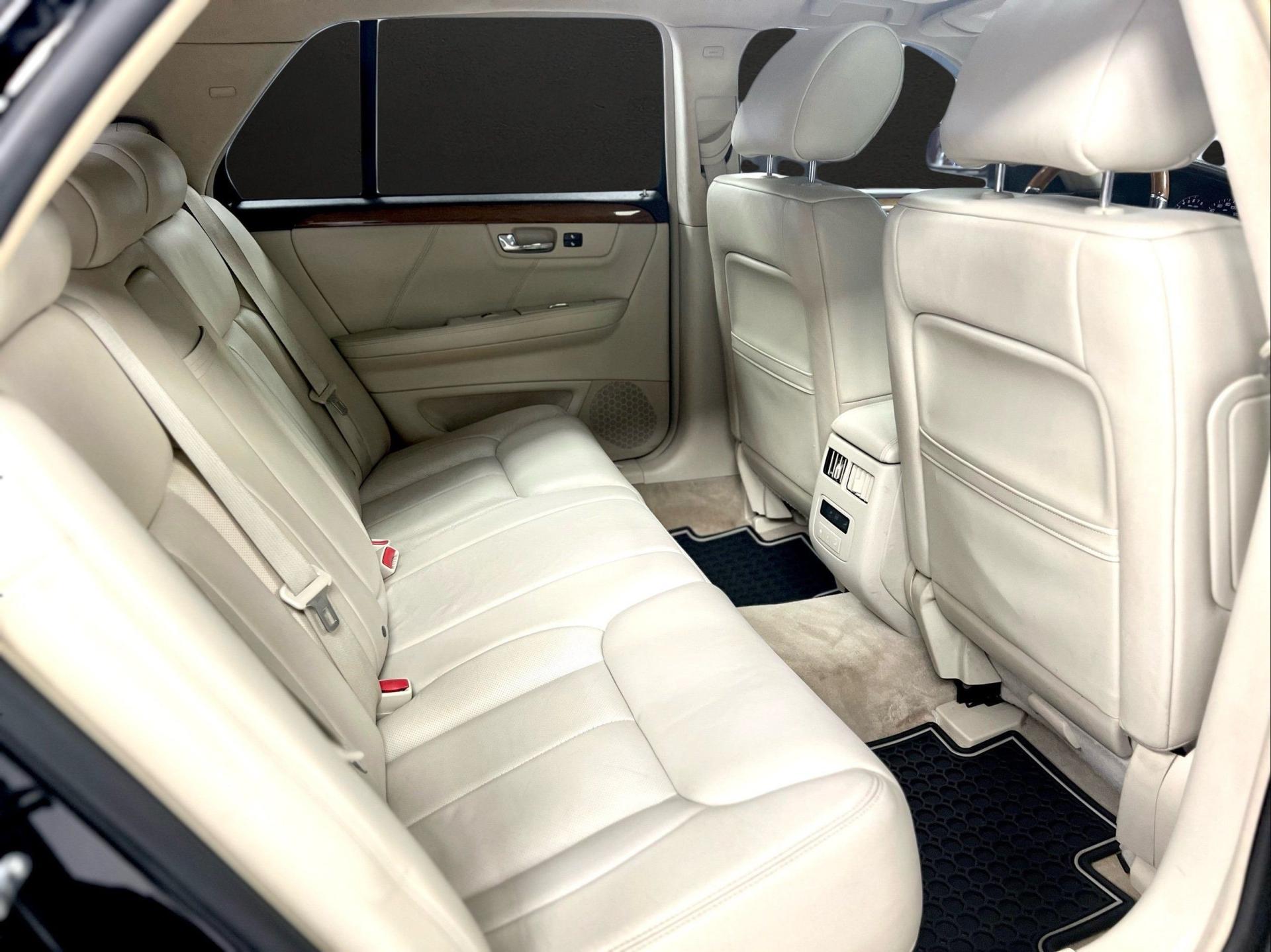 2011 Cadillac DTS Platinum Collection - Photo 24