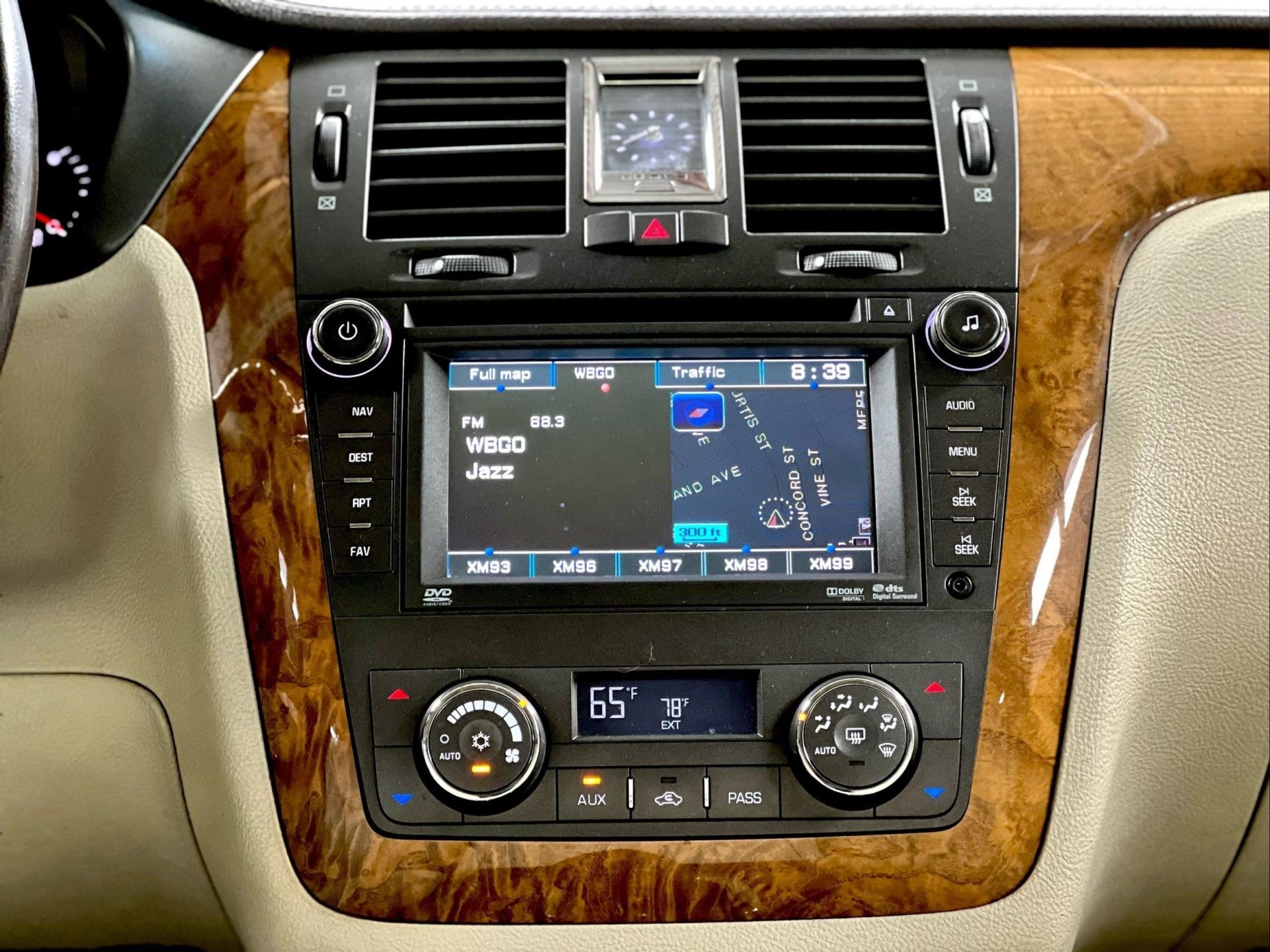 2011 Cadillac DTS Platinum Collection - Photo 31