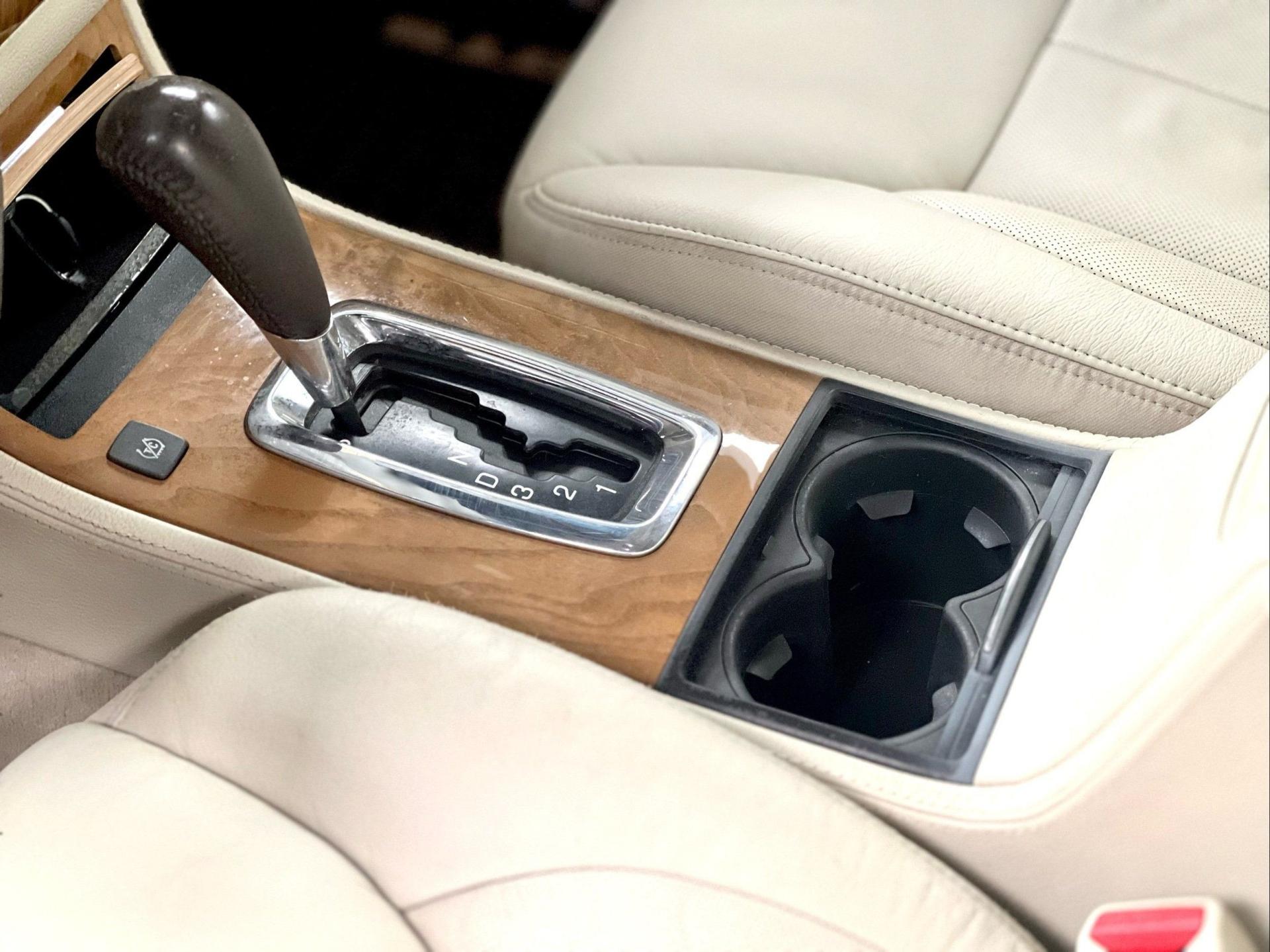 2011 Cadillac DTS Platinum Collection - Photo 32