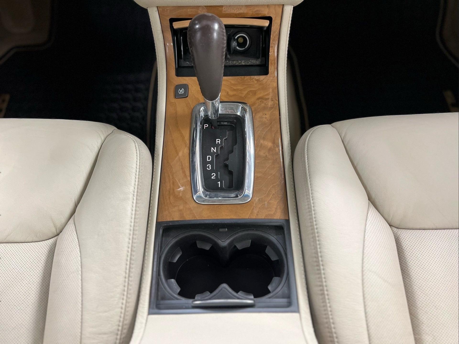 2011 Cadillac DTS Platinum Collection - Photo 33