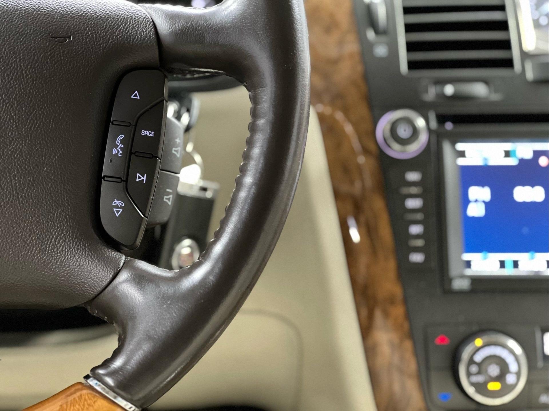 2011 Cadillac DTS Platinum Collection - Photo 34