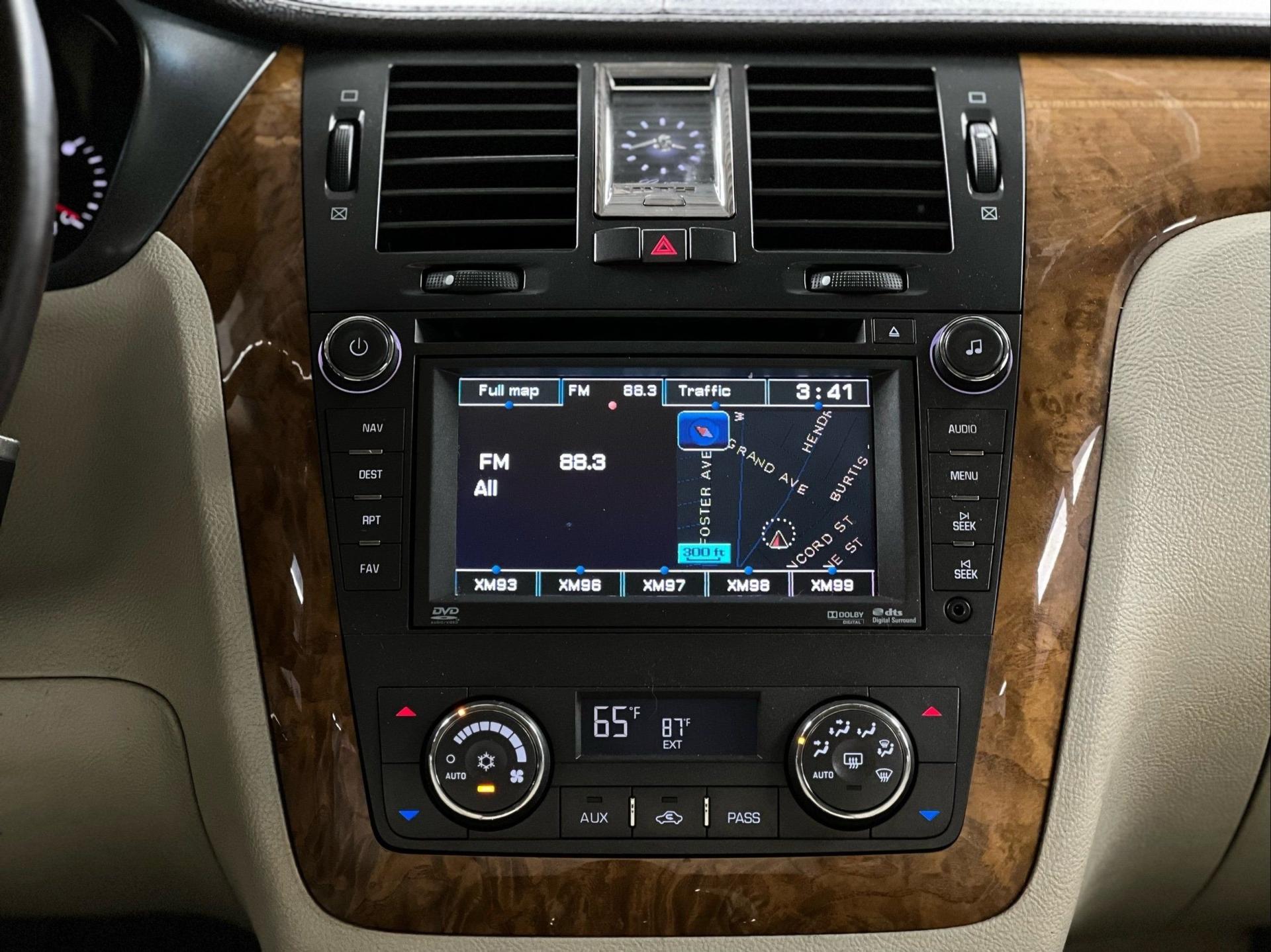 2011 Cadillac DTS Platinum Collection - Photo 35