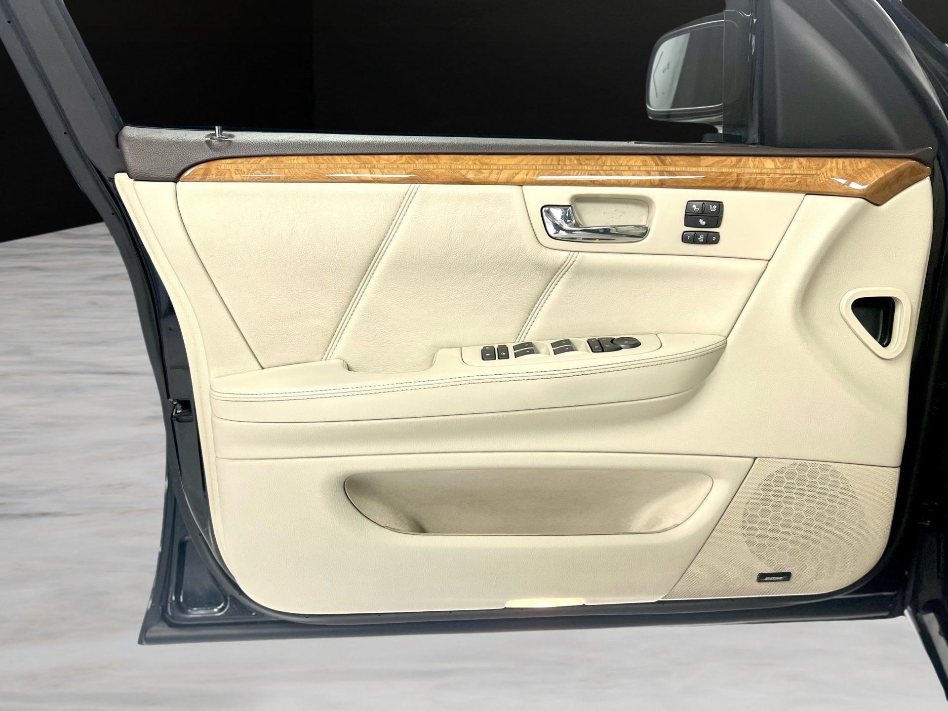 2011 Cadillac DTS Platinum Collection - Photo 37
