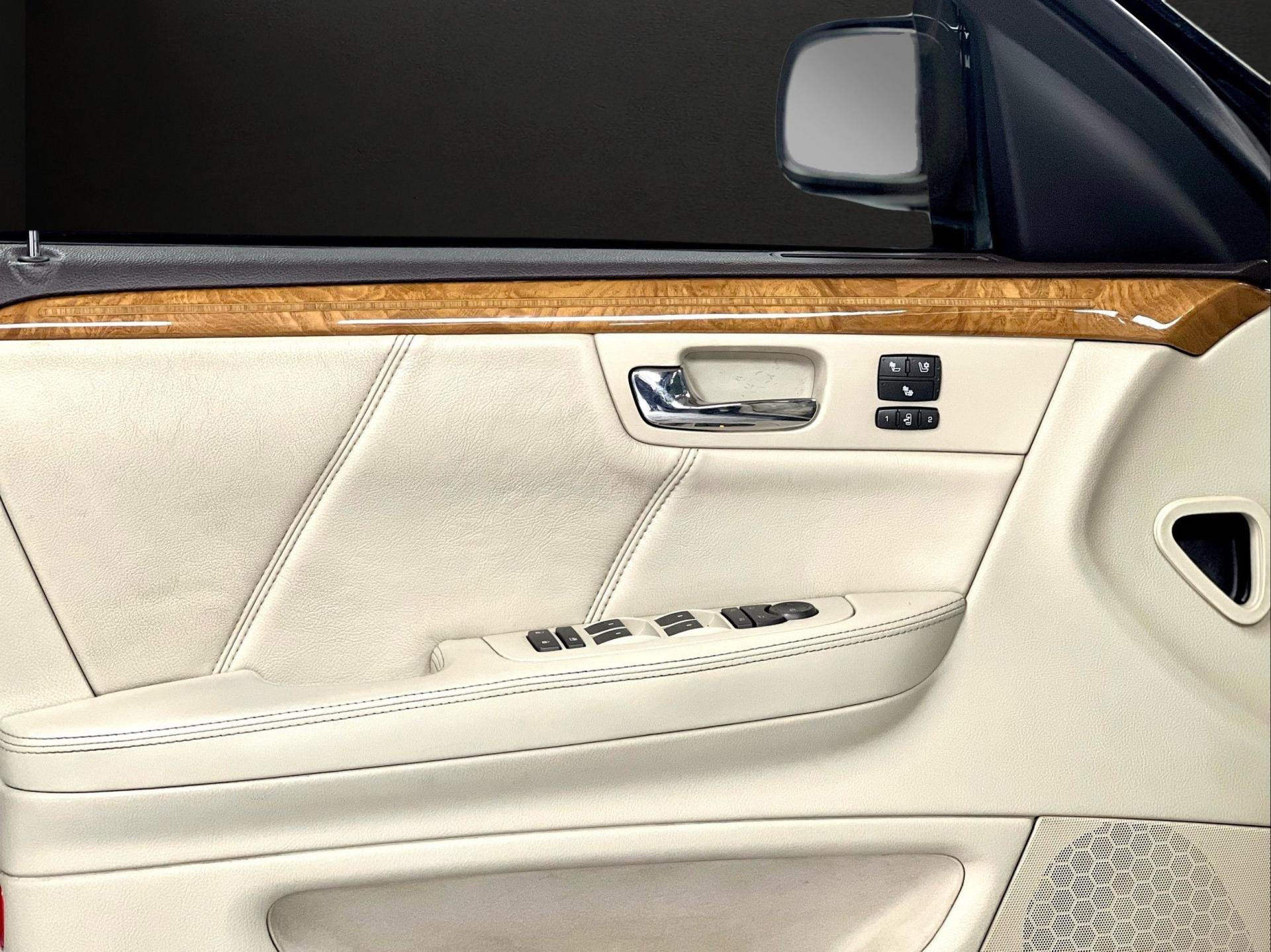 2011 Cadillac DTS Platinum Collection - Photo 38