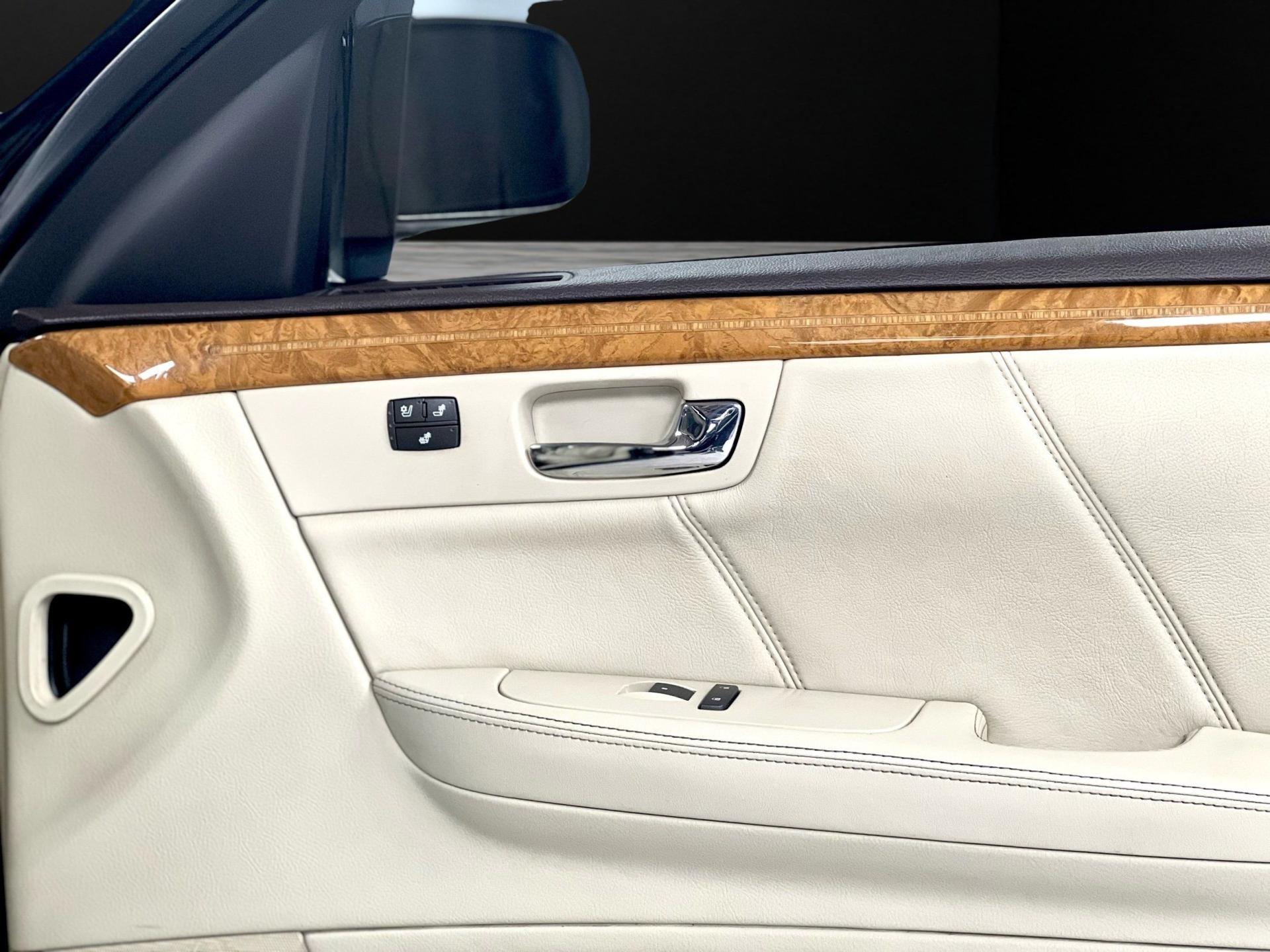 2011 Cadillac DTS Platinum Collection - Photo 39