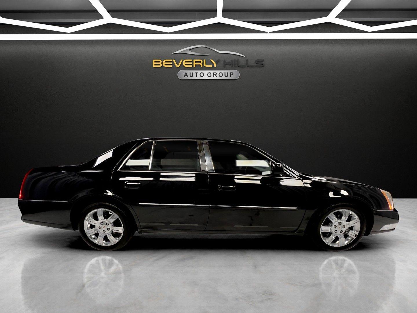 2011 Cadillac DTS Platinum Collection - Photo 6
