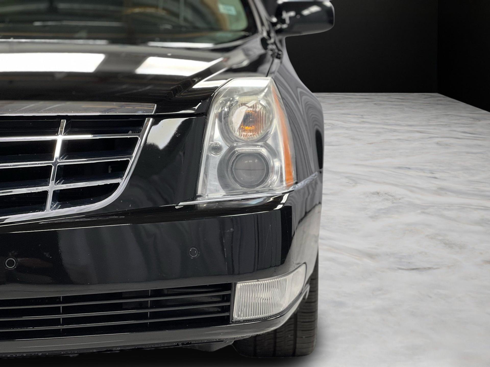 2011 Cadillac DTS Platinum Collection - Photo 9