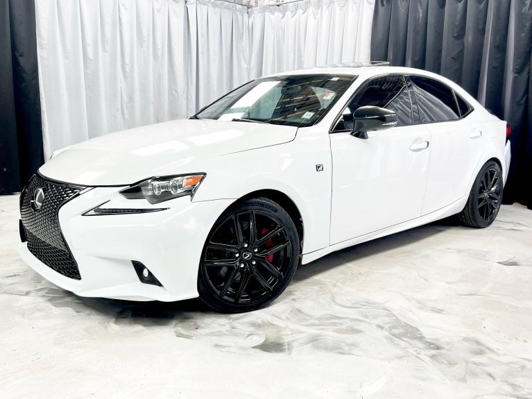 2016 Lexus IS 300's photo